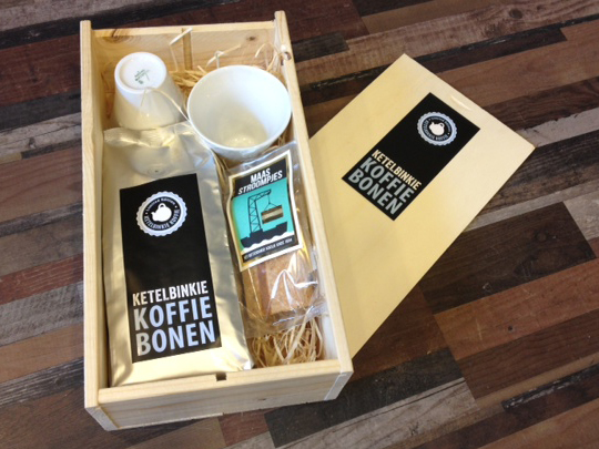 Cadeauverpakking Maasstroompjes met koffie bij Ketelbinkie Koffie